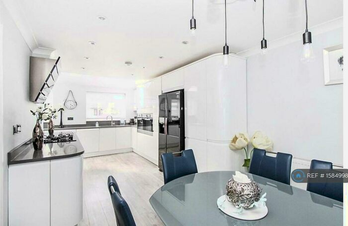 4 Bedroom Detached House To Rent In Redwing Road, Chatham, ME5