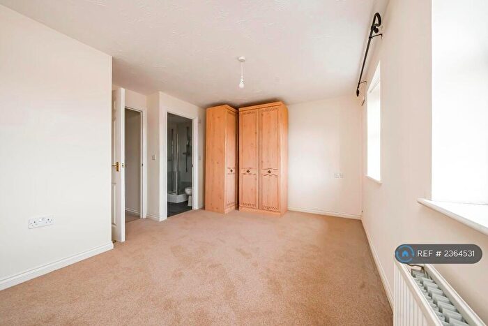 4 Bedroom Terraced House To Rent In Hurworth Avenue, Slough, SL3