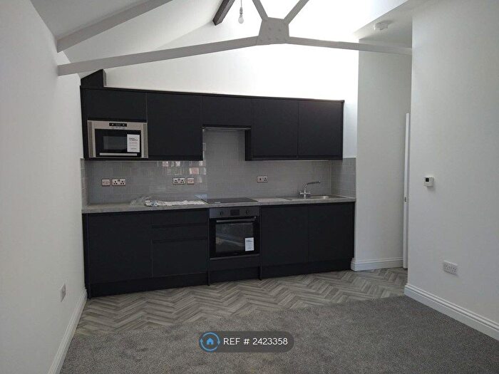2 Bedroom Flat To Rent In Parade, Exmouth, EX8