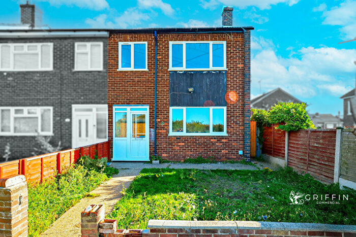 3 Bedroom End Of Terrace House For Sale In South View Road, Grays, RM2