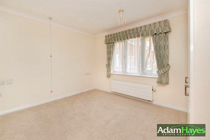 1 Bedroom Apartment For Sale In Langstone Way, Mill Hill East, NW7