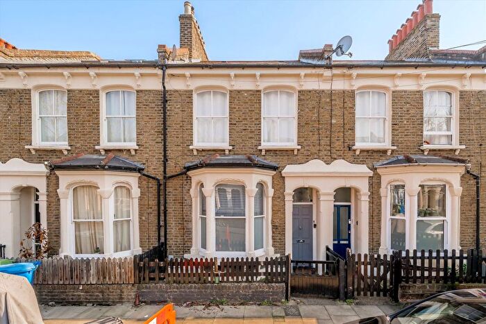 1 Bedroom Detached House For Sale In Pennethorne Road, Peckham, SE15