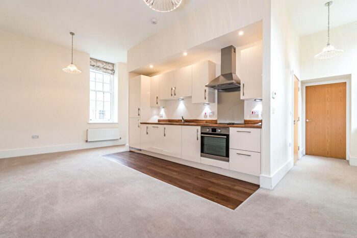 2 Bedroom Flat To Rent In Longley Road, Chichester, PO19