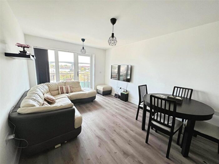 2 Bedroom Apartment For Sale In Thomas Blake Avenue, Southampton, Hampshire, SO14