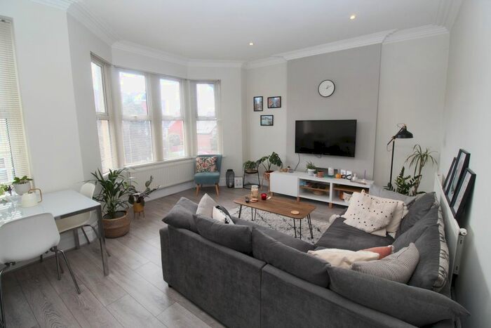 2 Bedroom Flat To Rent In Kimberley Road, Penylan, Cardiff, CF23