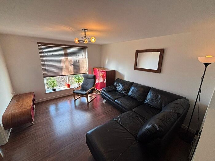 2 Bedroom Flat To Rent In Dee Village, Ferryhill, Aberdeen, AB11