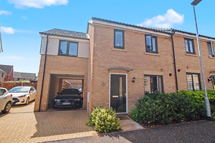 3 Bedroom Semi-Detached House For Sale In Peter Pulling Drive, Costessey, Norwich, NR8
