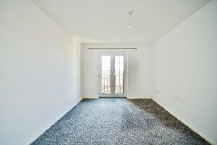 2 Bedroom Flat For Sale In Crofton Way, Enfield, EN2