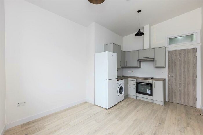 2 Bedroom Apartment To Rent In - The Grove, Slough, SL1
