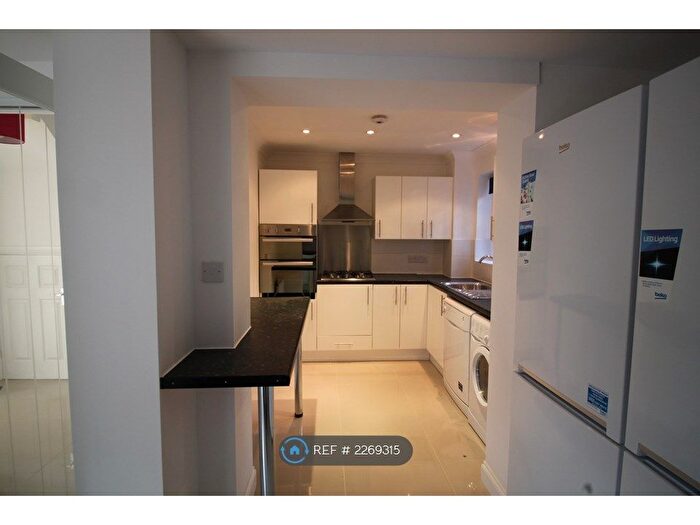 6 Bedroom Semi-Detached House To Rent In Weyside Road, Guildford, GU1