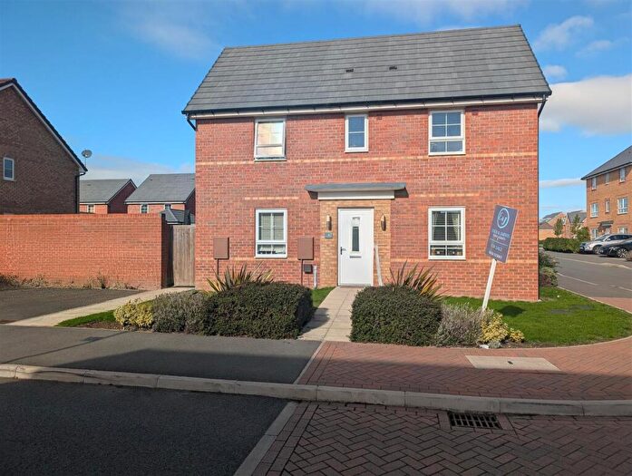 3 Bedroom Detached House For Sale In Halifax Road, Fernwood, NG24