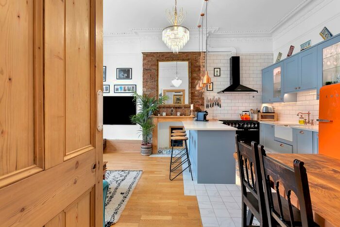 1 Bedroom Flat To Rent In Ground Floor Flat, Camden Road, London, NW1