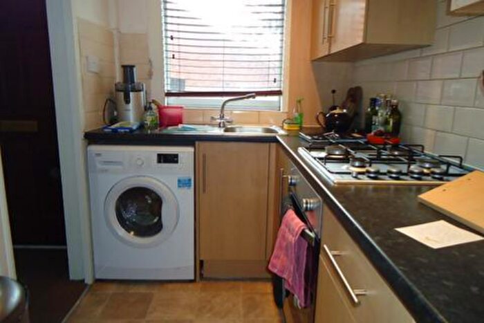 2 Bedroom Flat To Rent In Claremont Road, London, NW2