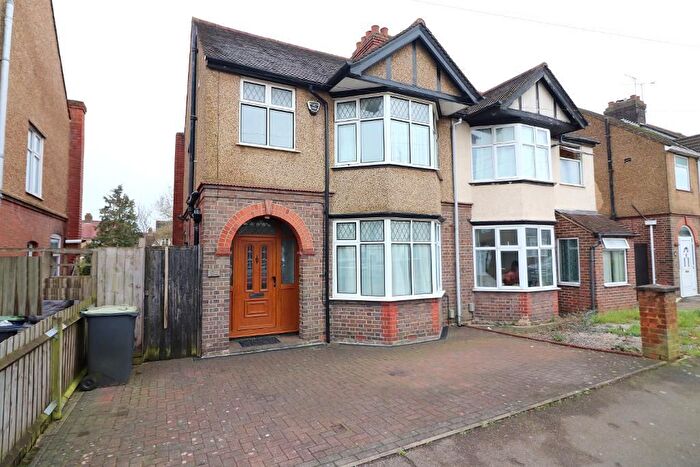 3 Bedroom Semi-Detached House To Rent In Durham Road, Luton, Bedfordshire, LU2