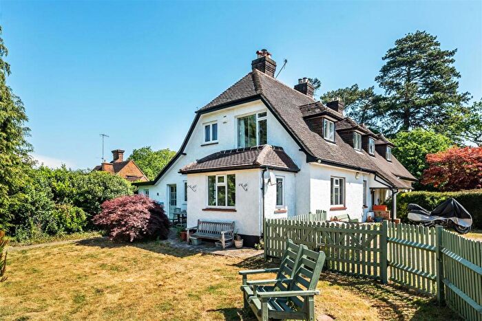 3 Bedroom Semi-Detached House For Sale In Middle Street, Betchworth, RH3