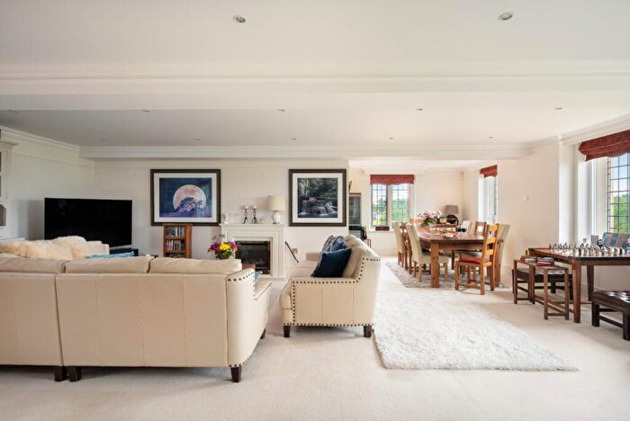 3 Bedroom Apartment For Sale In Abbey Gardens, Upper Woolhampton, Reading, RG7