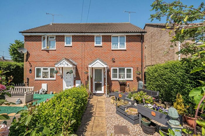 3 Bedroom Semi-Detached House For Sale In New Road, Durrington, SP4