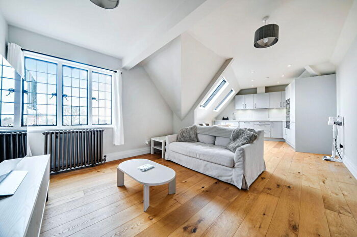 1 Bedroom Apartment For Sale In King Edward Vii Apartments, Kings Drive, West Sussex, GU29