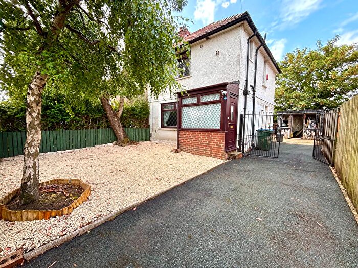 3 Bedroom Semi-Detached House For Sale In Sutton Avenue, Bradford, BD2