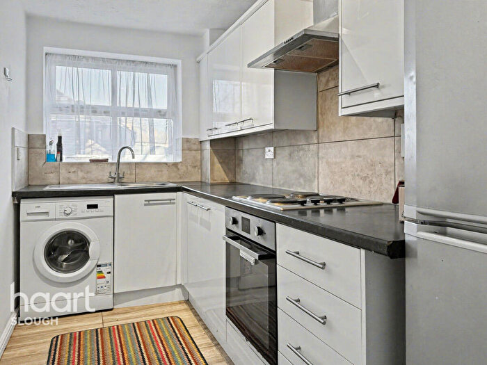 2 Bedroom Apartment For Sale In Hurworth Avenue, Slough, SL3