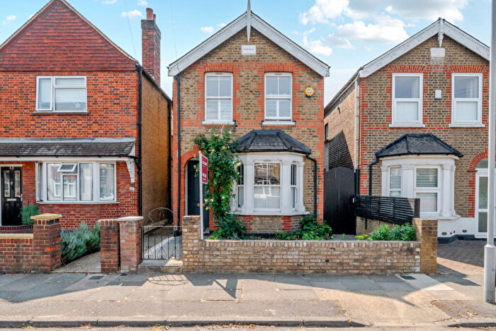 4 Bedroom Detached House For Sale In Deacon Road, Kingston Upon Thames, KT2