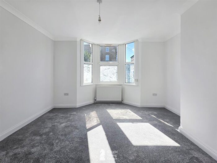 3 Bedroom Flat For Sale In Bulstrode Road, Hounslow, TW3