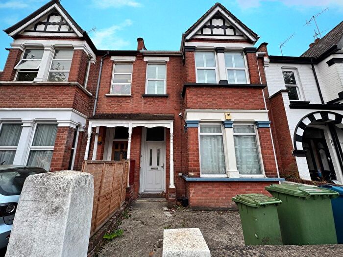 3 Bedroom Flat For Sale In Vaughan Road, Harrow, HA1