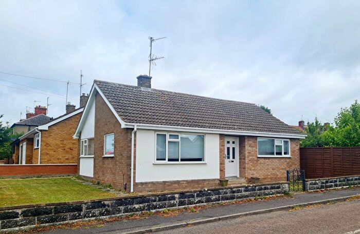 2 Bedroom Bungalow To Rent In Newton Road, Rushden, NN10