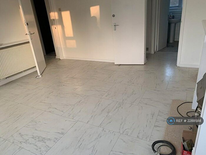 2 Bedroom Flat To Rent In Chingford Lane, Woodford Green, IG8