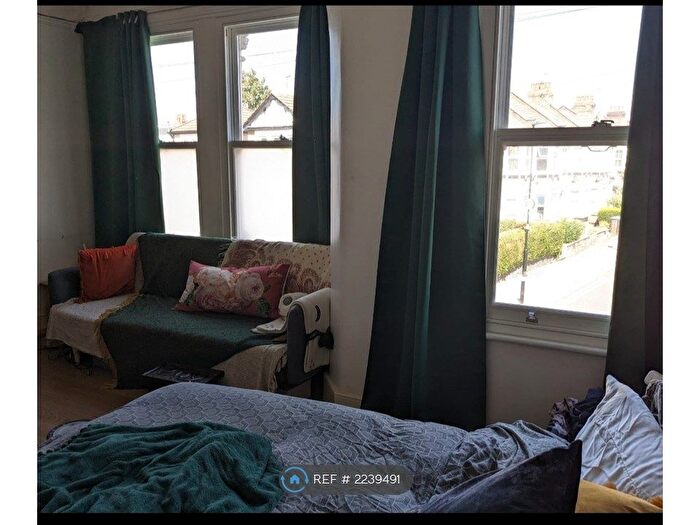 Studio To Rent In Turnpike Lane, London, N22