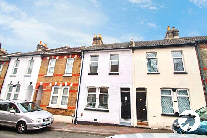 3 Bedroom Terraced House To Rent In Dale Street, Chatham, Kent, ME4