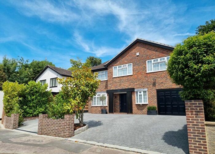 4 Bedroom House To Rent In Loughton, IG10