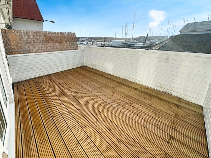 2 Bedroom House To Rent In The Arcade, Cowes, PO31