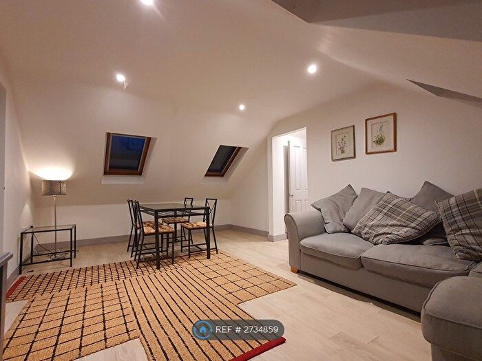 2 Bedroom Flat To Rent In London Court, Reading, RG1