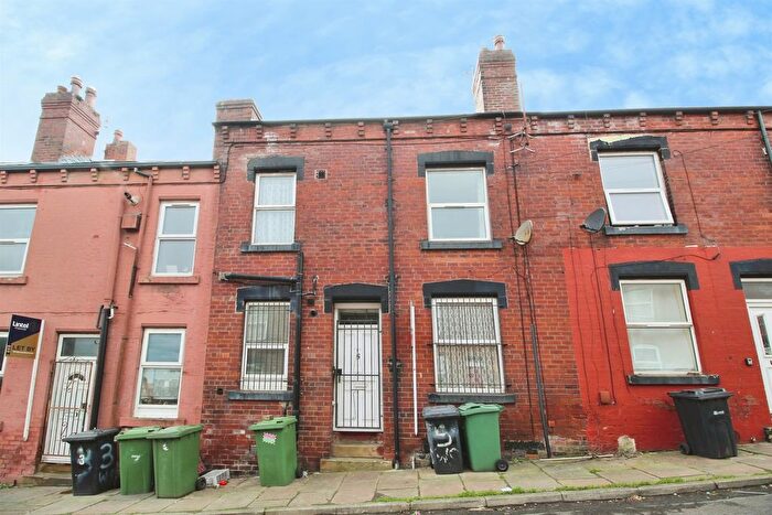 2 Bedroom Terraced House For Sale In Woodview Street, Leeds, LS11