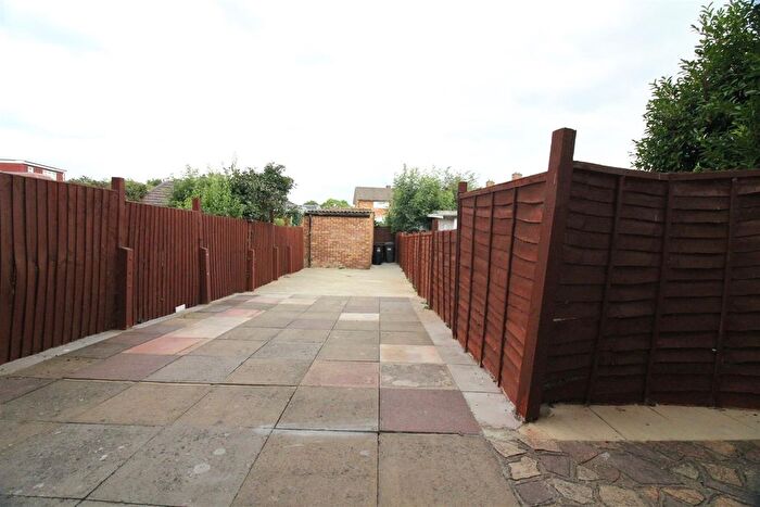 2 Bedroom Flat To Rent In Sutton Lane, Hounslow, TW3