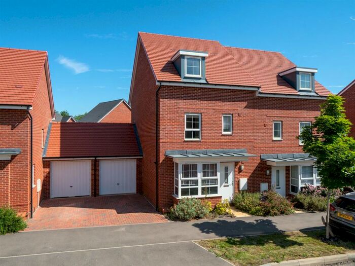 4 Bedroom Semi-Detached House To Rent In Admiral Avenue, Hemel Hempstead, HP2