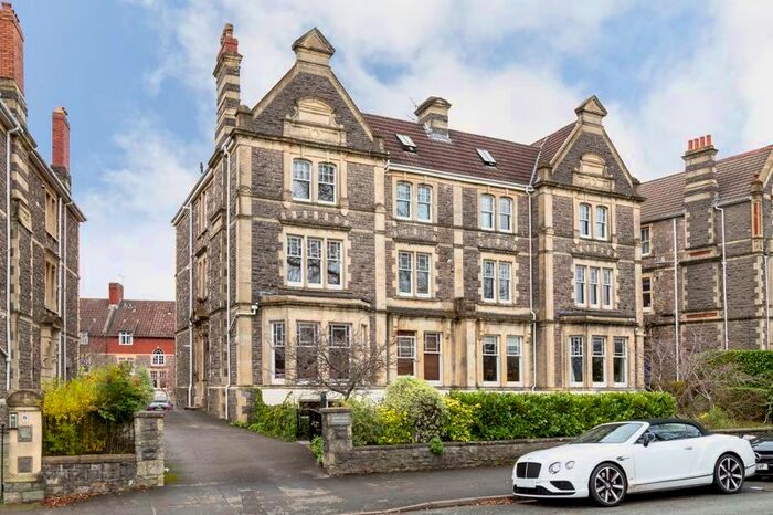 3 Bedroom Flat To Rent In Downleaze, Bristol BS9