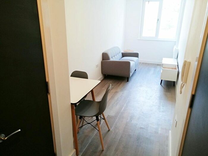 1 Bedroom Flat To Rent In - Talbot Road, Old Trafford, M16