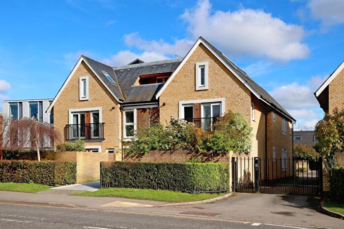 2 Bedroom Duplex For Sale In Station Road, Beaconsfield, Buckinghamshire, HP9