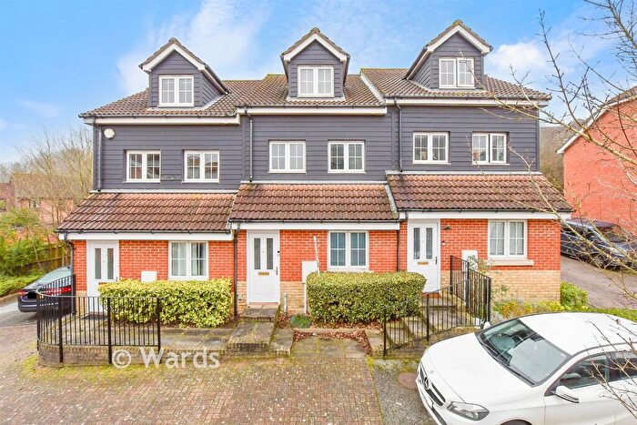 2 Bedroom Maisonette For Sale In Wharfdale Square, Tovil, Maidstone, Kent, ME15