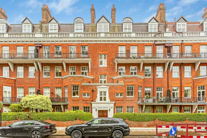 Flat To Rent In Prince Of Wales Drive, SW11