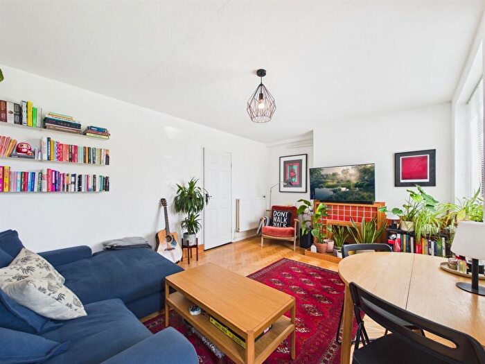 2 Bedroom Flat For Sale In High Cross Road, London, N17