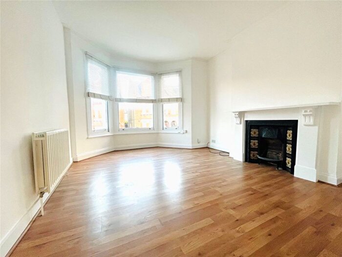 2 Bedroom Flat To Rent In Kestrel Avenue, Herne Hill, London, SE24
