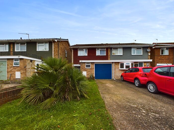 4 Bedroom Semi-Detached House To Rent In Warren Avenue, Southsea, PO4