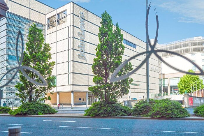 2 Bedroom Flat For Sale In Bute Terrace, Cardiff, CF10