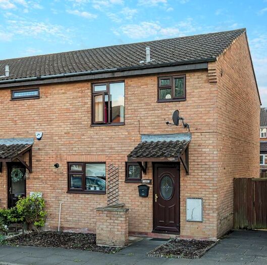 3 Bedroom End Of Terrace House To Rent In Warrens Shawe Lane, Edgware, Middlesex, HA8