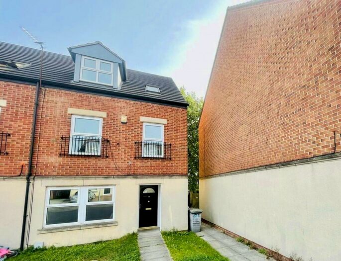 4 Bedroom House To Rent In Village Court, Cudworth, Barnsley, South Yorkshire, S72