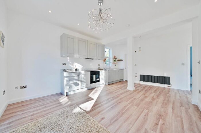 2 Bedroom Flat To Rent In Church Road, Richmond, TW10