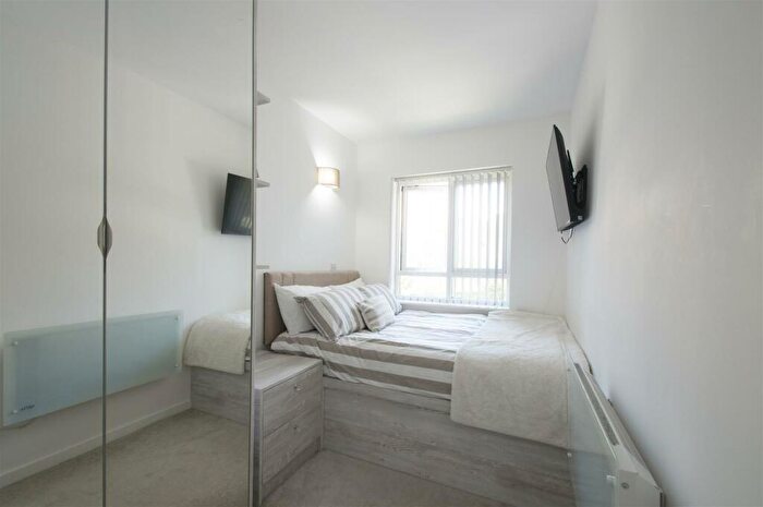 2 Bedroom Apartment For Sale In Sovereign Heights, Langley, SL3